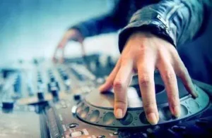 5 Tips for Choosing the Perfect DJ for Your Corporate Function