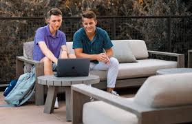 A Deep Dive into the Impact of Group English Courses Online on Language Acquisition