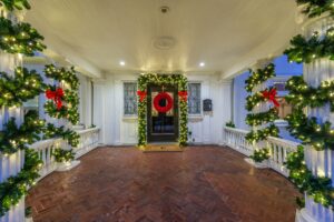 How Commercial Christmas Decorations Drive Higher Holiday Sales