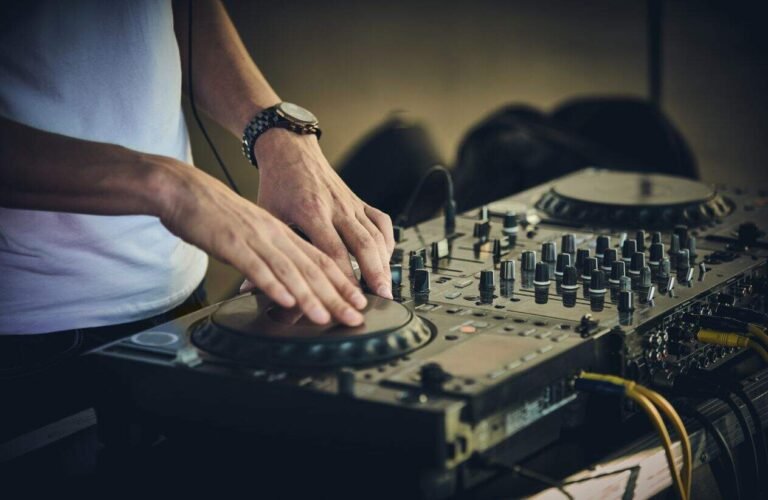 Insider Guide to the Best DJs Montreal Clubs Love