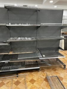 Why Working with a Professional Wire Shelving Manufacturer Matters