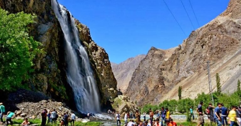 The Complete Waterfalls List for Nature Enthusiasts and Adventure Travelers